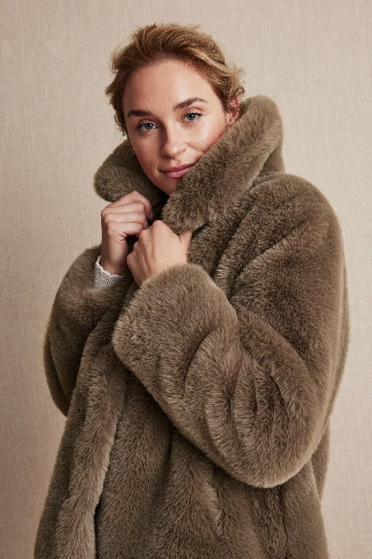 Soft Knitwear Women's brown faux fur jacket