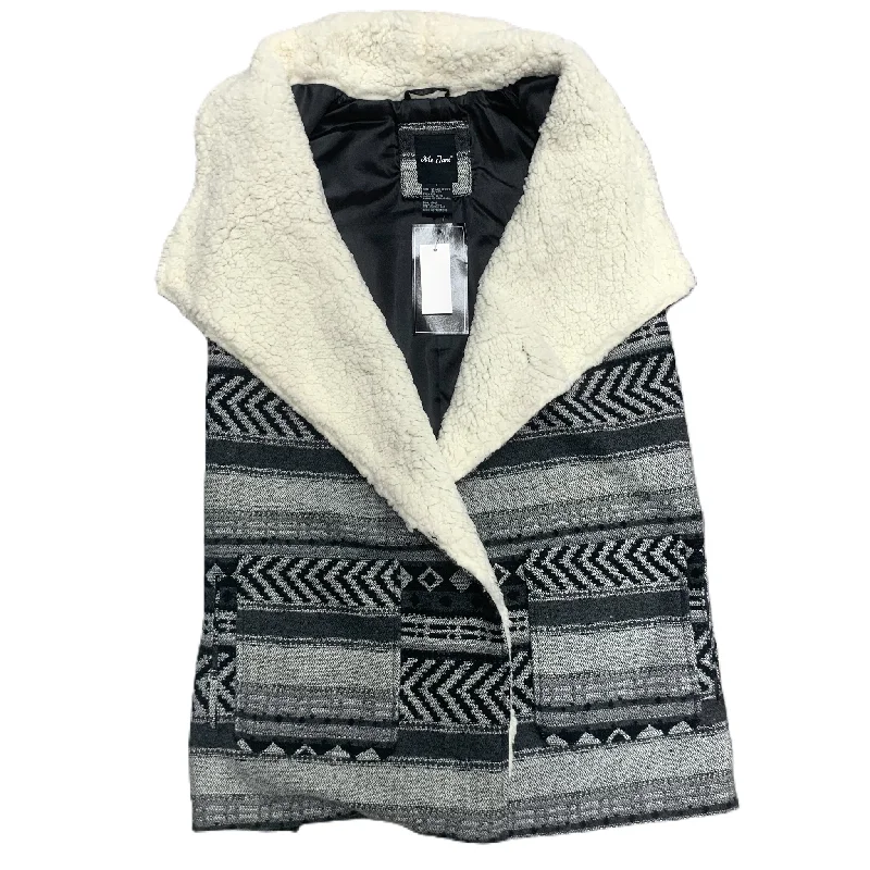 Romantic Data Vest Faux Fur & Sherpa By Me Jane In Black & Cream, Size: L
