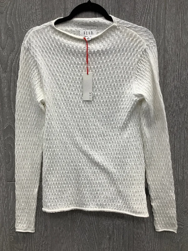 Chic Lounge Top Long Sleeve By Elle In White, Size: Xs