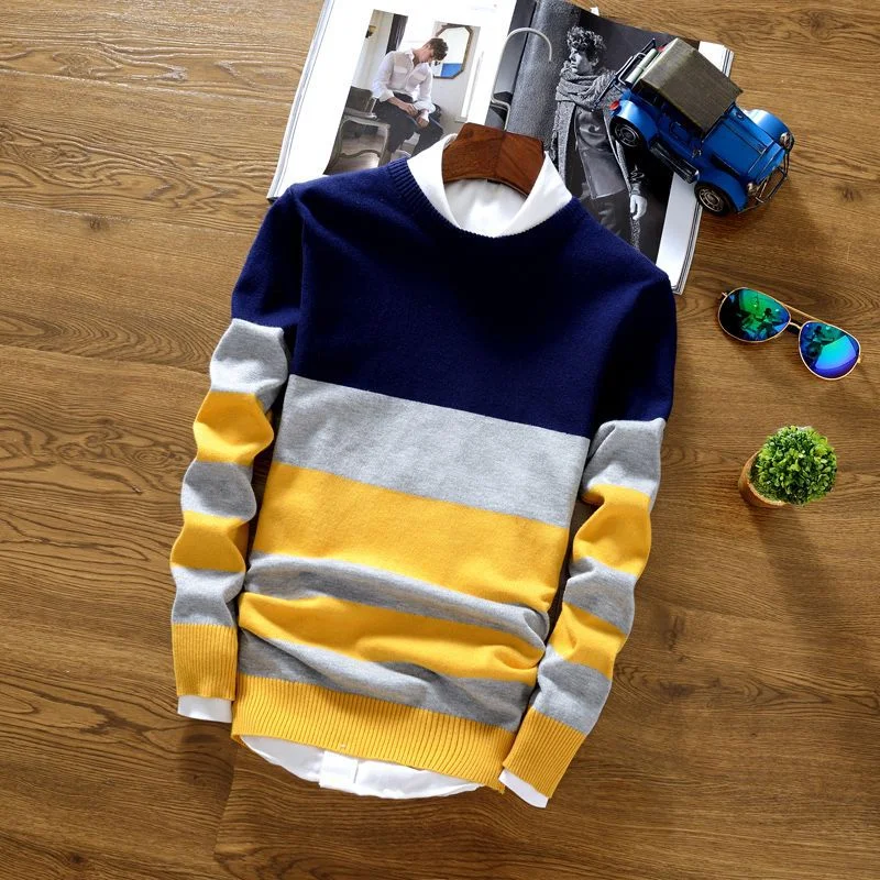 Must-have For Fashion Round Collar Stripe Sweater