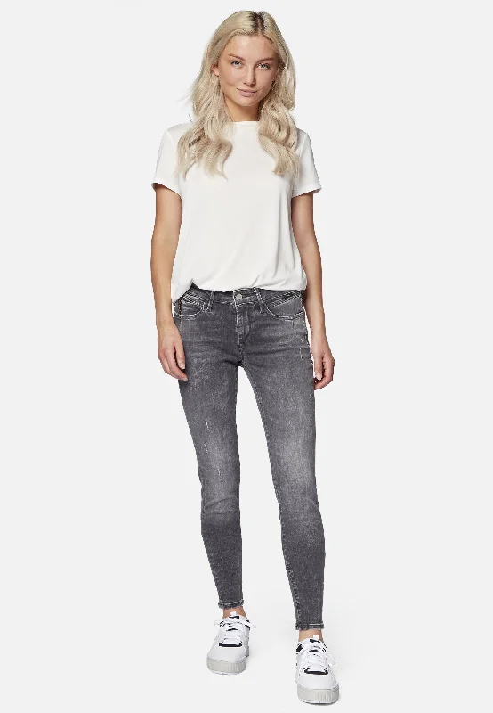 Exquisite Tailoring ADRIANA | Mid-Rise, Super Skinny