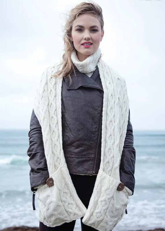 Elegant Design Aran Pocket Scarf | Natural