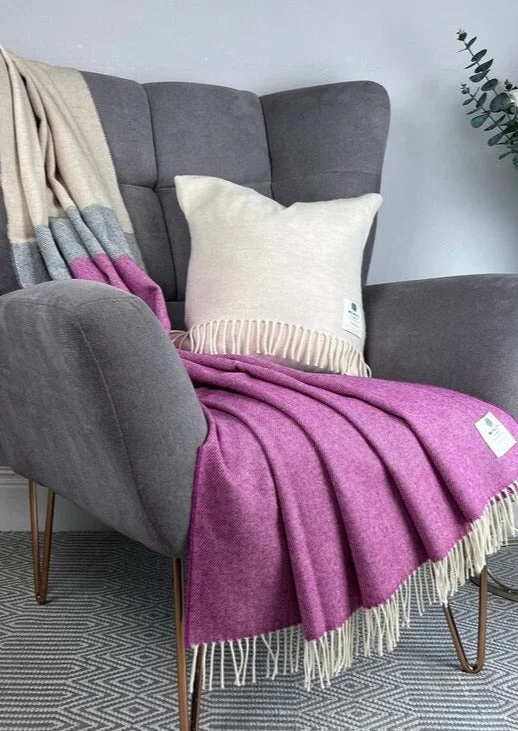 Trendy Looks Mcnutt Madrid Super Soft Blanket