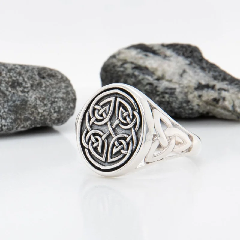 Fresh Comfort Men's Silver Celtic Knot Signet Ring