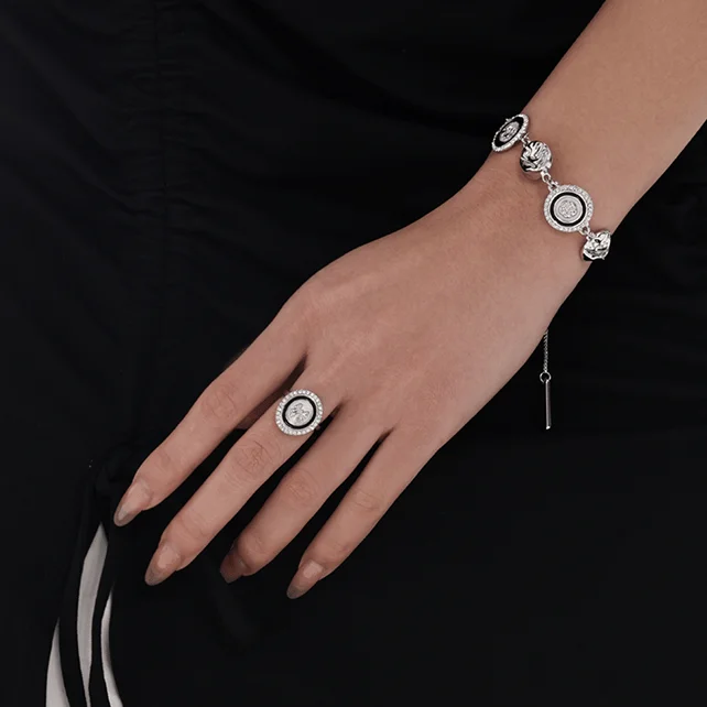 High Street Design Women's Grunge Bowknot Button Rhinestone Bracelet