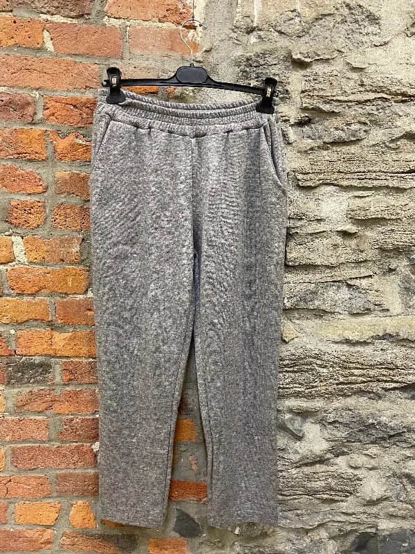 Gris / Grey