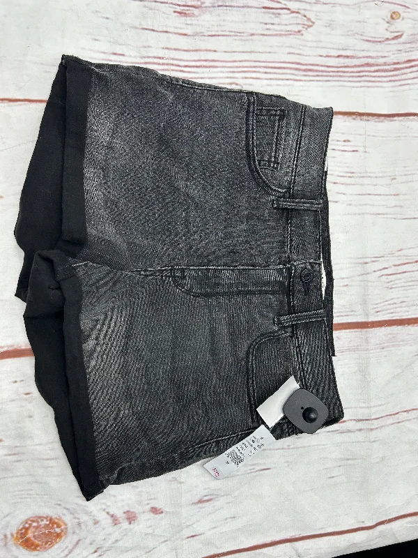 Effortless Looks Shorts By Clothes Mentor In Black Denim, Size: 6